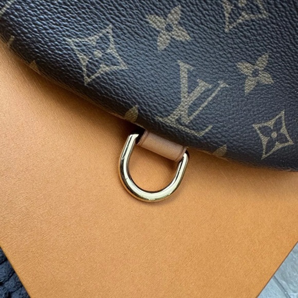 Louis Vuitton Discontinued Monogram Bumbag - Picture 7 of 12